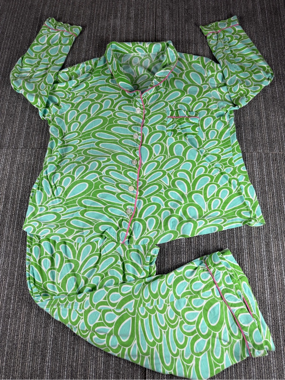 Malabar Bay Women's Green Patterned Long-Sleeve Pajama Set with Pink Piping